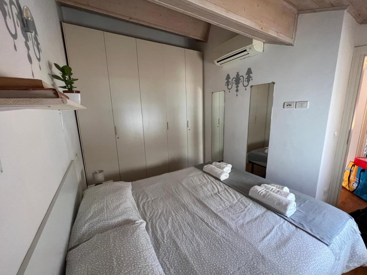 La Mansarda In Centro Apartman Modena Kültér fotó